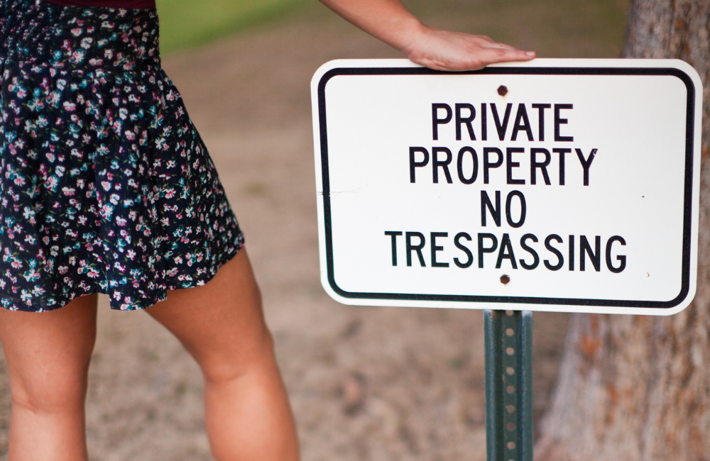Can a trespasser file a negligent security claim in Florida?